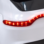 Aston Martin DBX na akumulator dla dzieci Biały + Pilot + EVA + Pasy + Wolny Start + Audio LED - obrazek 8