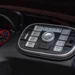 Aston Martin DBX na akumulator dla dzieci Czarny + Pilot + EVA + Pasy + Wolny Start + Audio LED - obrazek 6