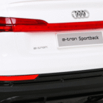 Audi E-Tron Sportback dla dzieci Biały + Pilot + Napęd 4x4 + Wolny Start + Radio MP3 + LED - obrazek 9