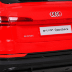 Audi E-Tron Sportback dla dzieci Czerwony + Pilot + Napęd 4x4 + Wolny Start + Radio MP3 + LED - obrazek 8