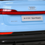 Audi E-Tron Sportback dla dzieci Niebieski + Pilot + Napęd 4x4 + Wolny Start + Radio MP3 + LED - obrazek 7
